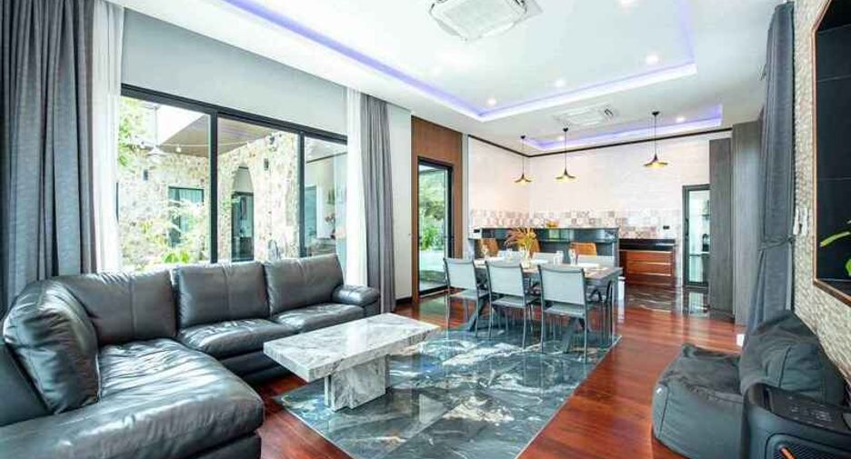 For rent 11 bedrooms villa in Huay Yai, Pattaya