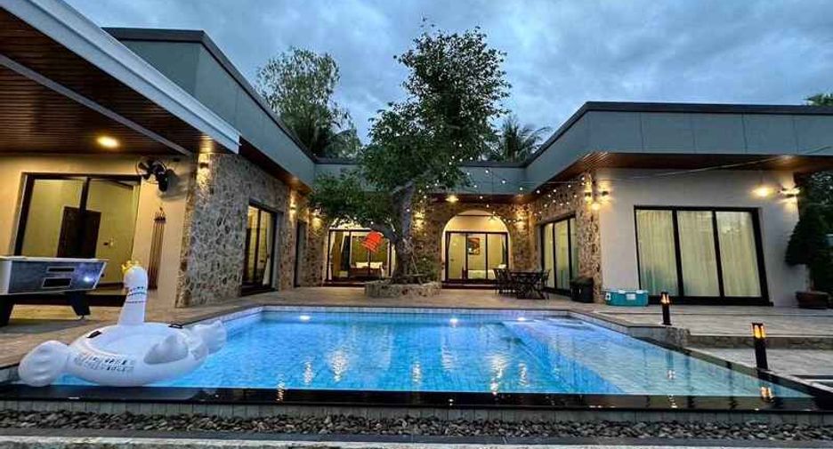 For rent 11 bedrooms villa in Huay Yai, Pattaya