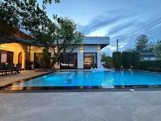 Villa zur Miete mit 11 Zimmer in Bang Lamung, Chonburi