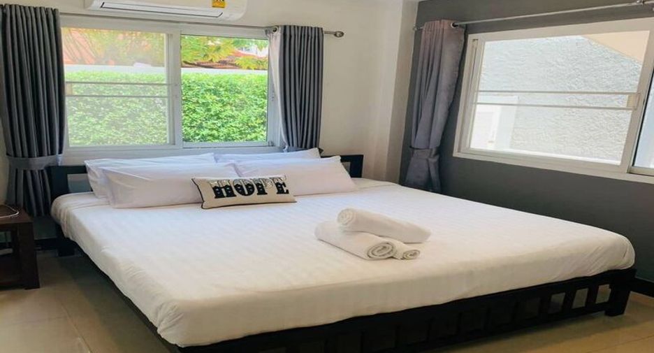 For sale 4 bedrooms house in Pratumnak, Pattaya