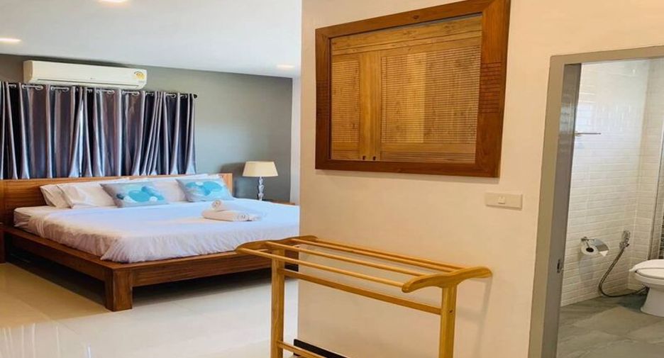 For sale 4 bedrooms house in Pratumnak, Pattaya