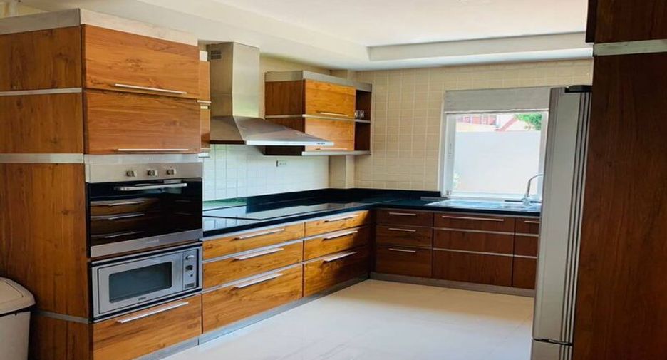 For sale 4 bedrooms house in Pratumnak, Pattaya