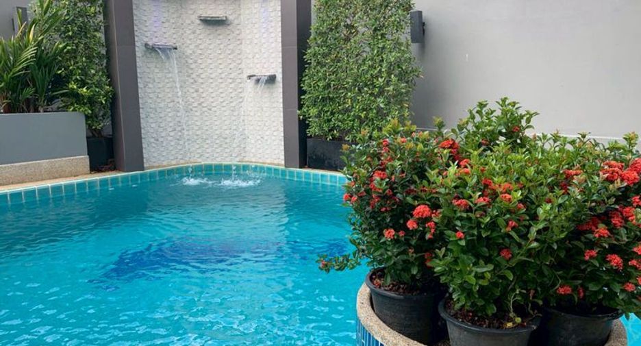 For sale 4 bedrooms house in Pratumnak, Pattaya