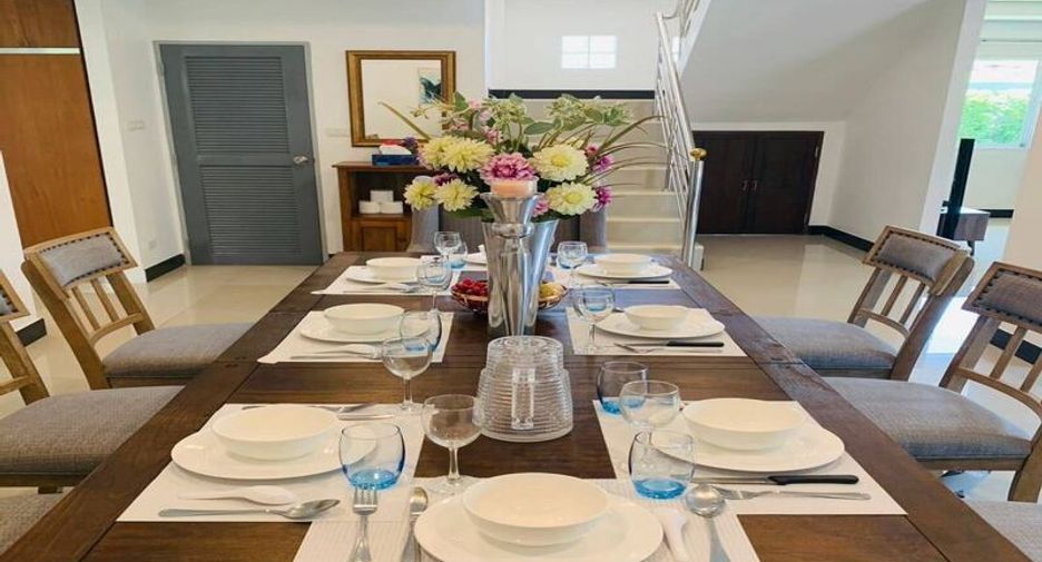 For sale 4 bedrooms house in Pratumnak, Pattaya