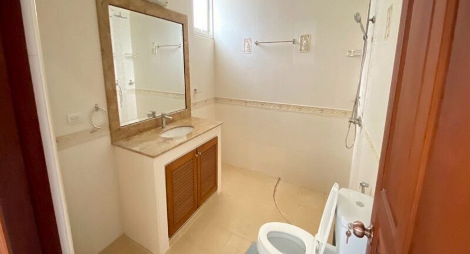 For rent 4 bedrooms villa in Jomtien, Pattaya