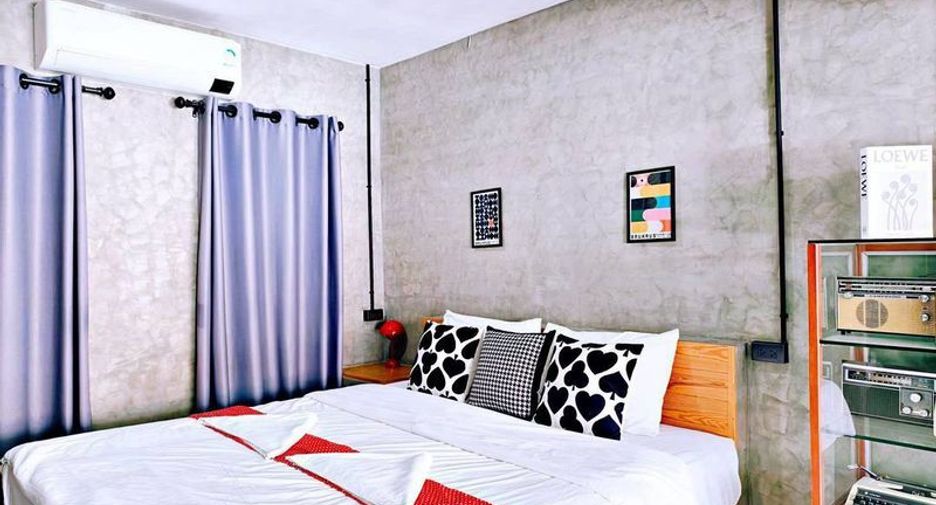 For rent 8 bedrooms villa in East Pattaya, Pattaya