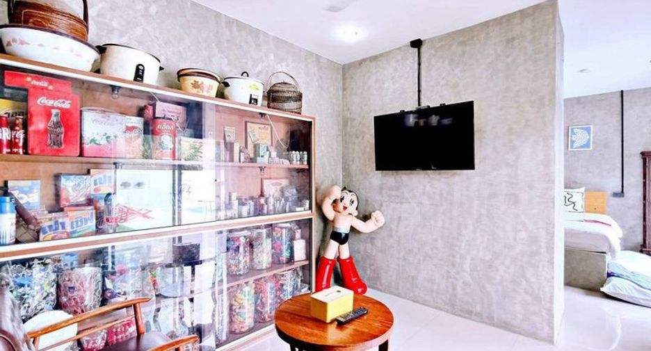 For rent 8 bedrooms villa in East Pattaya, Pattaya