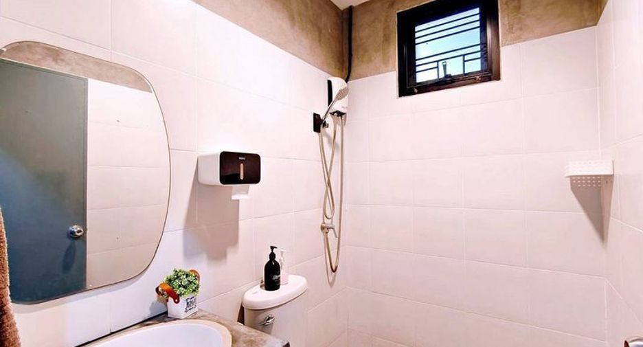 For rent 8 bedrooms villa in East Pattaya, Pattaya