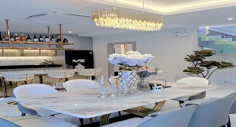 For rent 4 bedrooms villa in Jomtien, Pattaya
