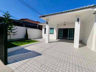 For sale 2 ベッドルーム villa in Bang Lamung, Chonburi