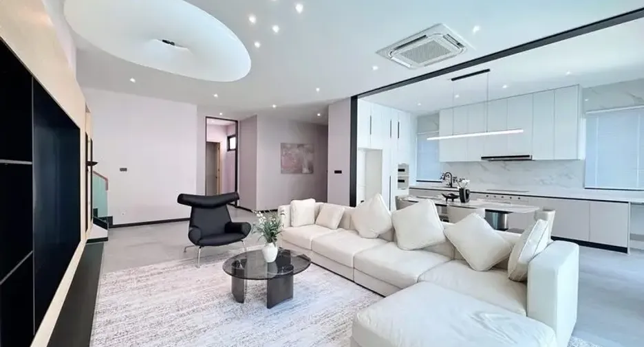 For sale 5 bedrooms villa in Jomtien, Pattaya