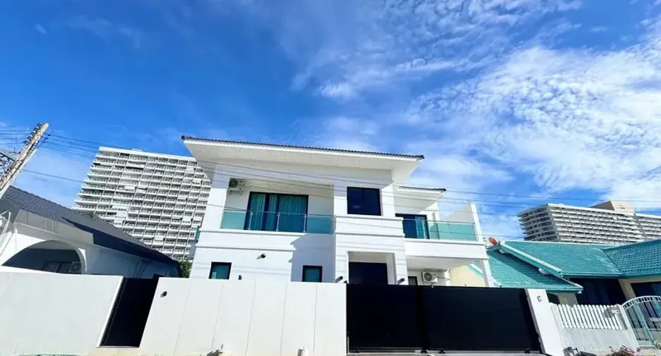 For sale 5 bedrooms villa in Jomtien, Pattaya