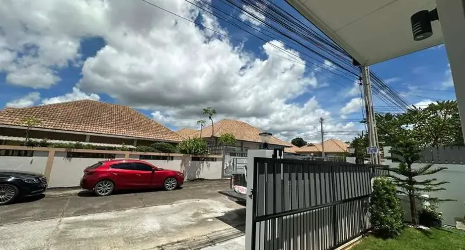 For sale 3 bedrooms house in East Pattaya, Pattaya