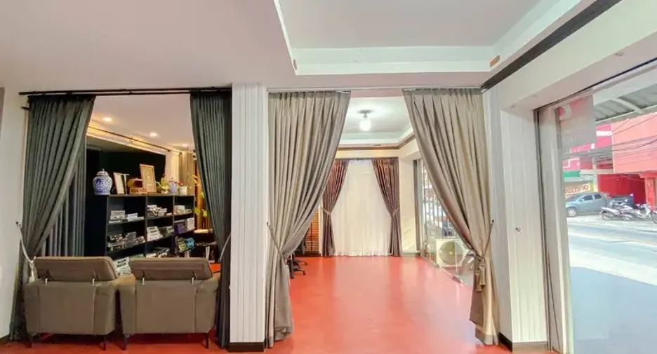 À vendre 3 chambres local commercial à East Pattaya, Pattaya
