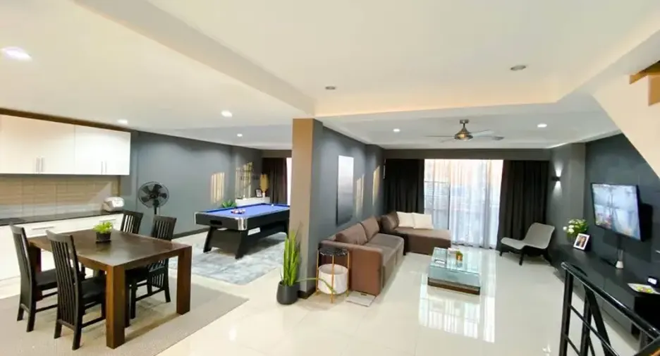 À vendre 3 chambres local commercial à East Pattaya, Pattaya