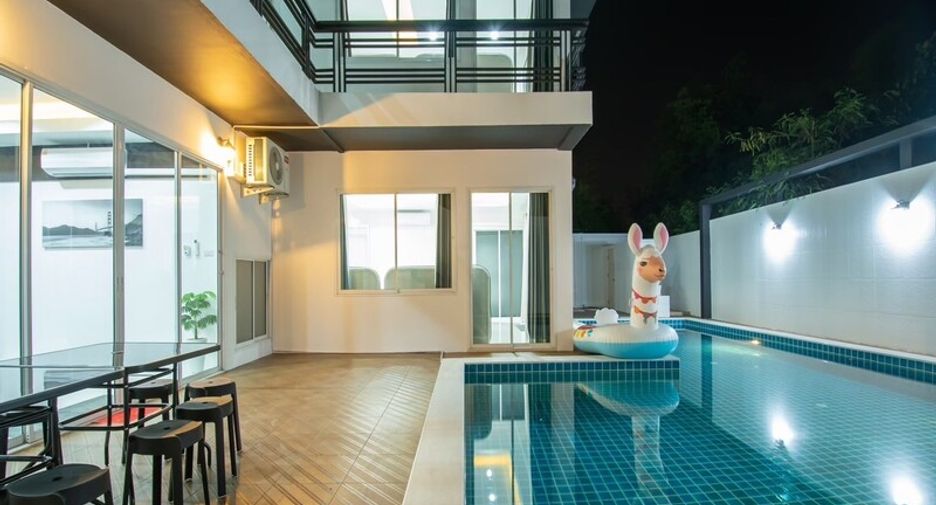 À vendre 4 chambres villa à Huay Yai, Pattaya