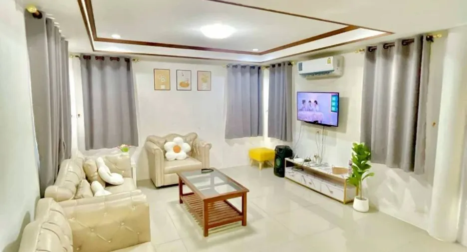 For rent 4 bedrooms villa in Huay Yai, Pattaya