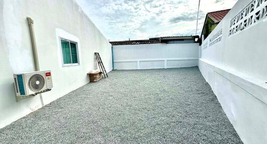 For sale 3 bedrooms townhouse in East Pattaya, Pattaya