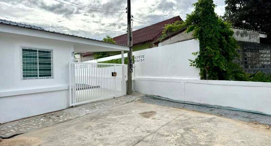 For sale 3 bedrooms townhouse in East Pattaya, Pattaya