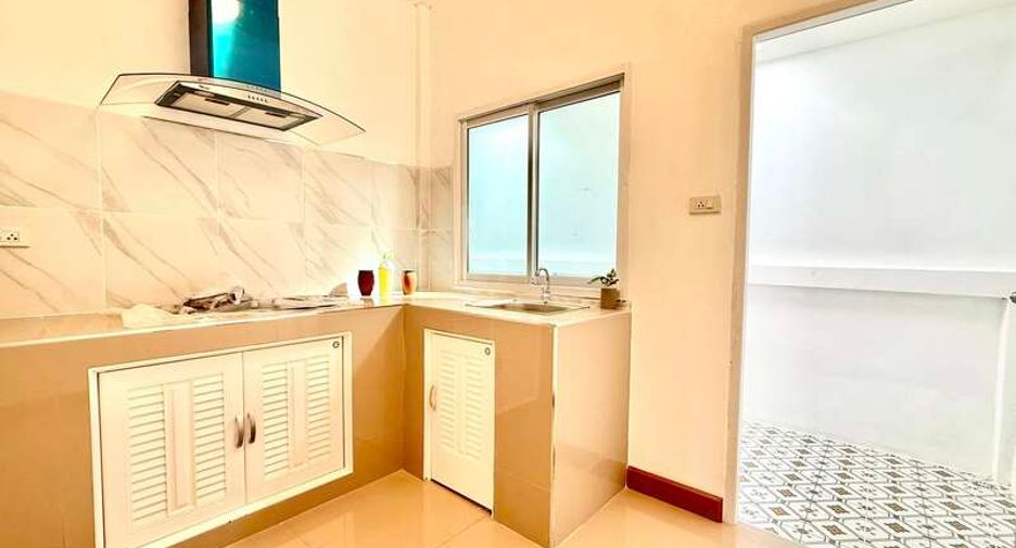 For sale 3 bedrooms townhouse in East Pattaya, Pattaya
