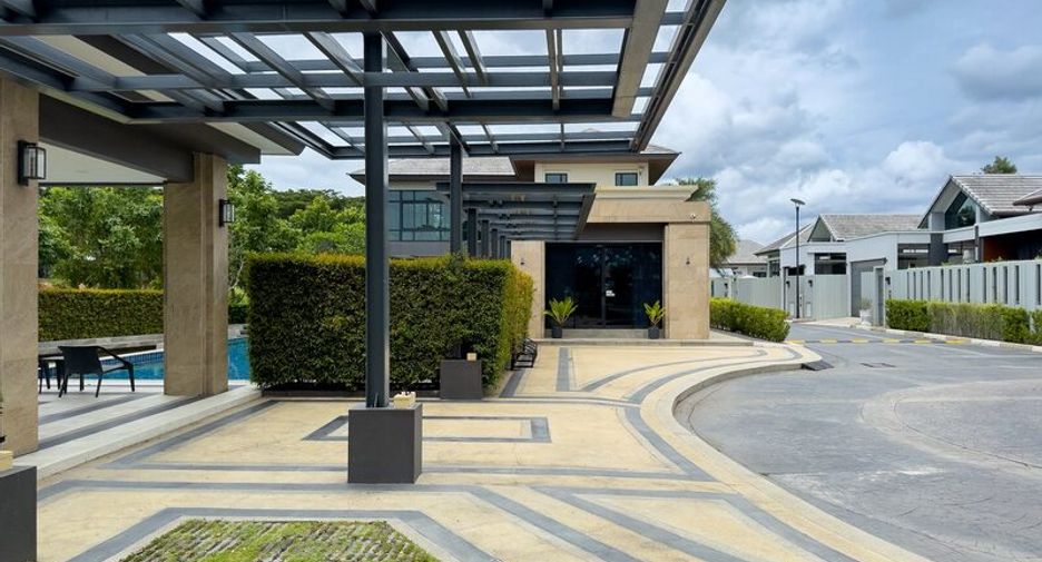 For sale 3 bedrooms house in East Pattaya, Pattaya