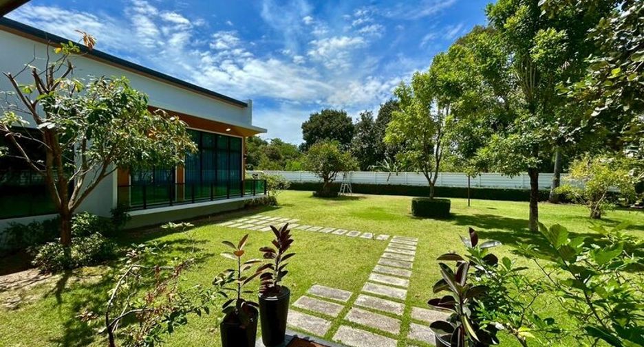 For sale 2 bedrooms villa in Huay Yai, Pattaya