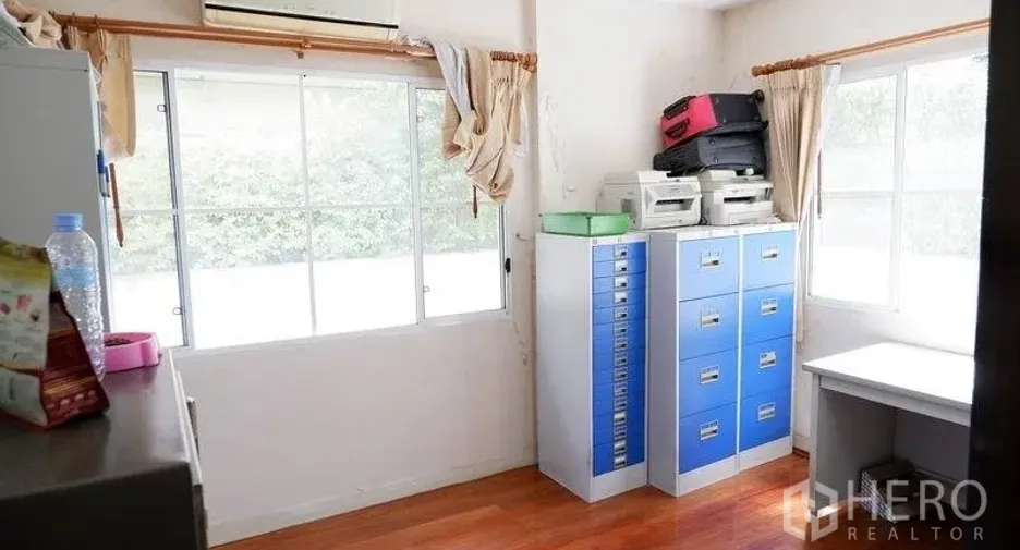 Casa en alquiler de 4 habitaciones en Prawet, Bangkok