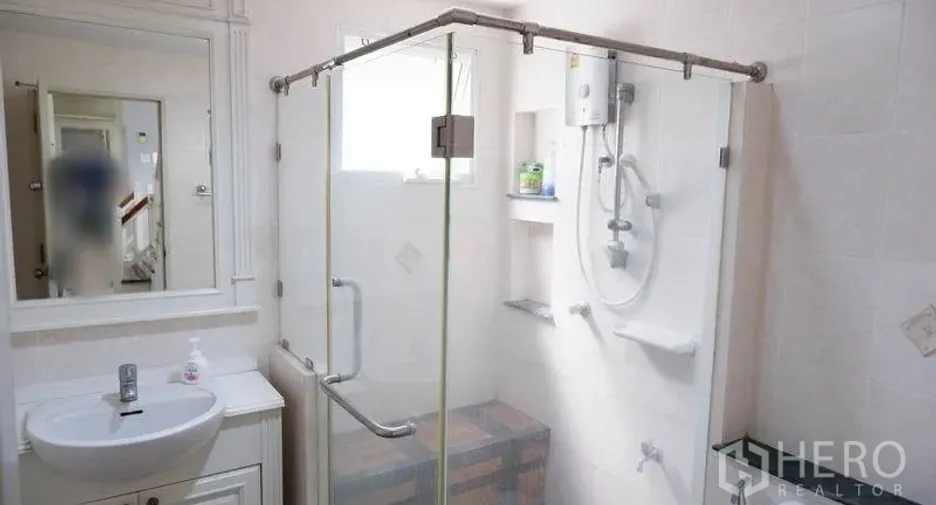 Casa en alquiler de 4 habitaciones en Prawet, Bangkok