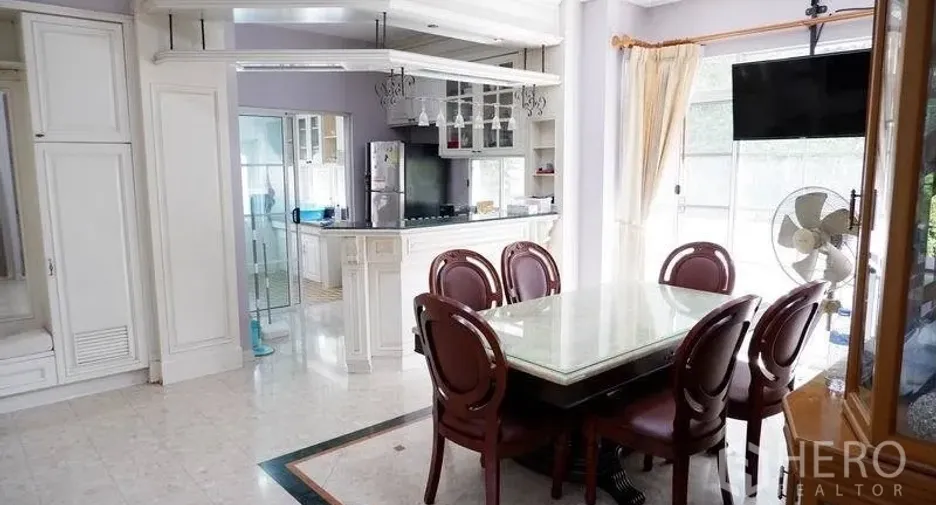 Casa en alquiler de 4 habitaciones en Prawet, Bangkok