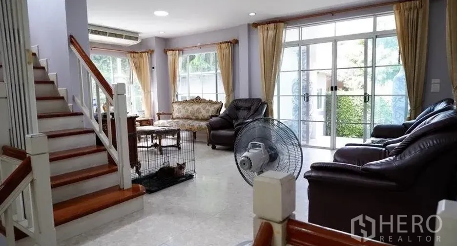Casa en alquiler de 4 habitaciones en Prawet, Bangkok