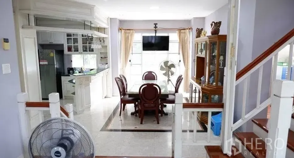Casa en alquiler de 4 habitaciones en Prawet, Bangkok