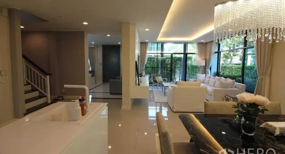 À louer 4 chambres maison à Prawet, Bangkok