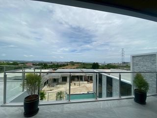 Villa zum Kauf mit 6 Zimmer in Bang Lamung, Chonburi