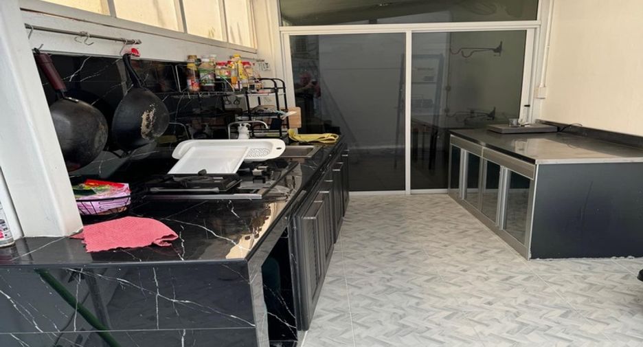 For sale 4 bedrooms house in Jomtien, Pattaya