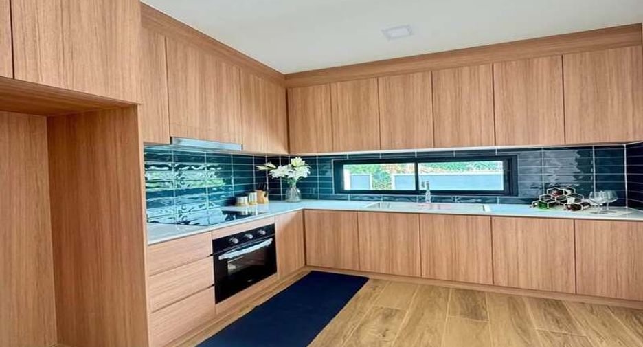 À vendre 4 chambres villa à Huay Yai, Pattaya