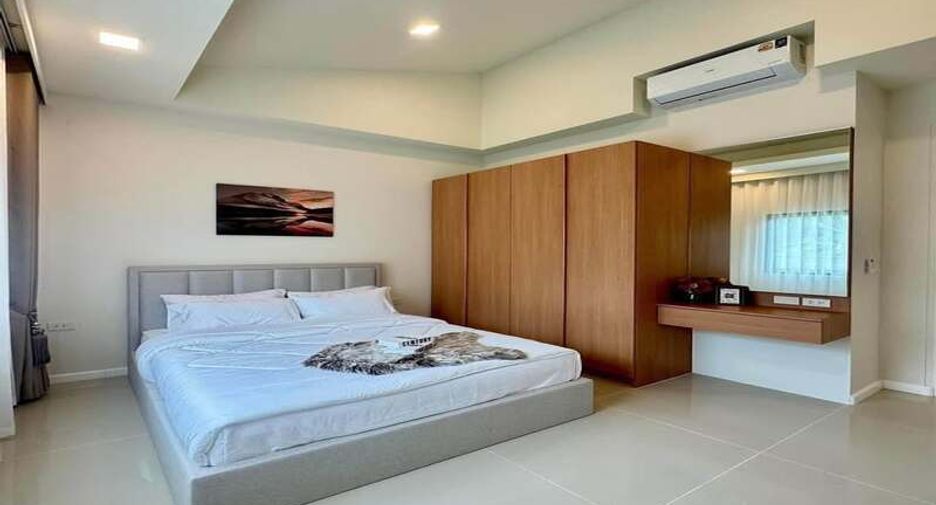 À vendre 4 chambres villa à Huay Yai, Pattaya