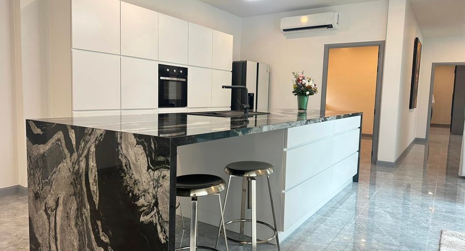 Villa en venta de 4 habitaciones en Huay Yai, Pattaya