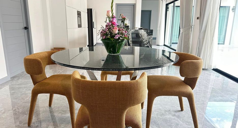 Villa en venta de 4 habitaciones en Huay Yai, Pattaya