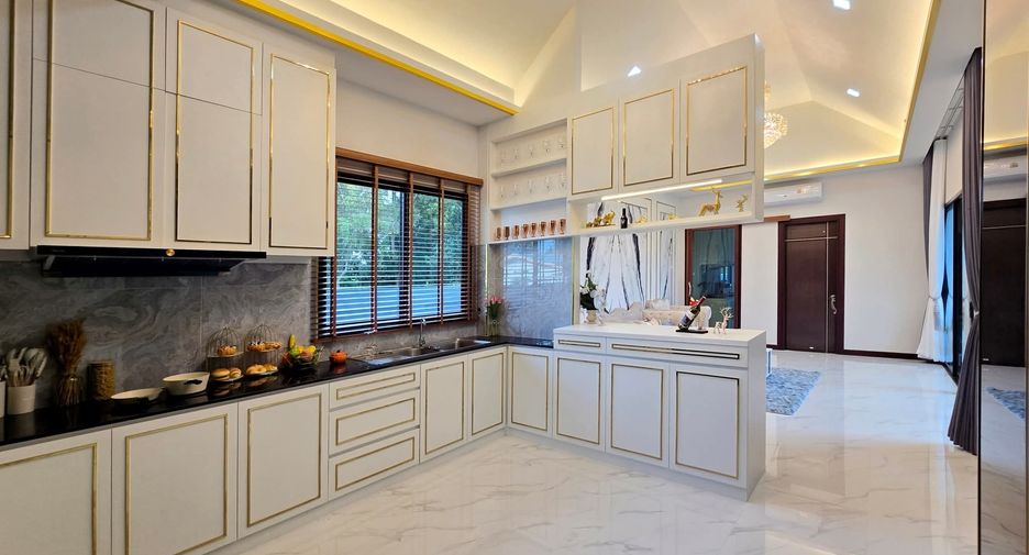 For sale 3 bedrooms villa in East Pattaya, Pattaya