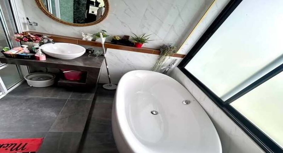 À vendre 4 chambres villa à Bang Lamung, Chonburi