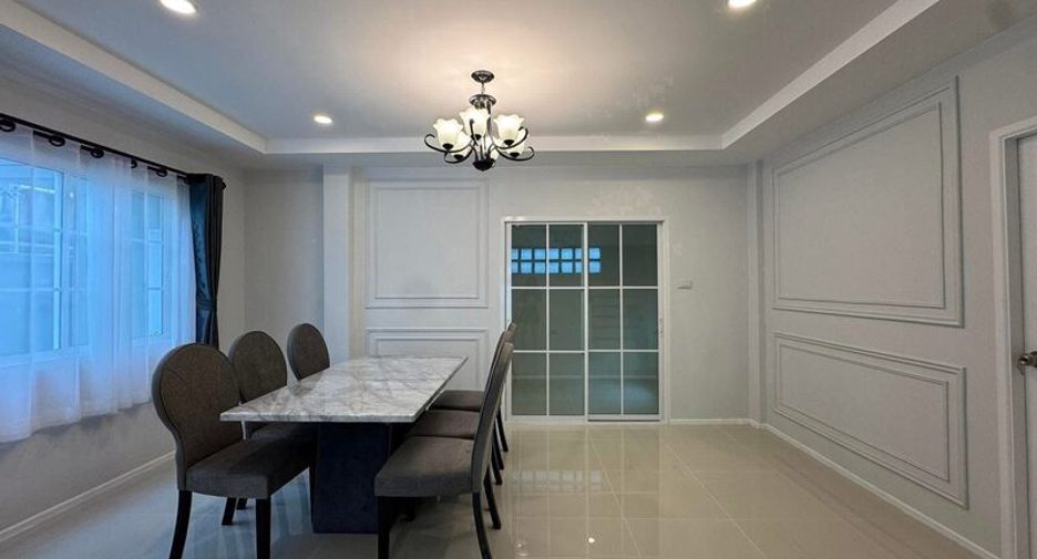 For sale 4 bedrooms villa in Central Pattaya, Pattaya