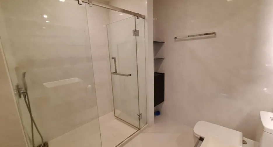 For rent 2 bedrooms condo in Bang Rak, Bangkok