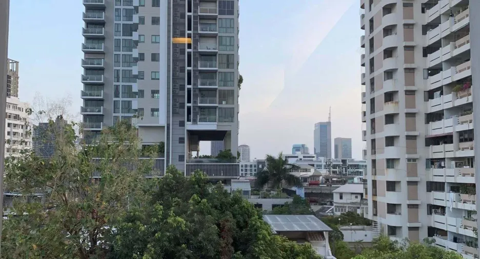 For rent 1 bed condo in Khlong Toei, Bangkok