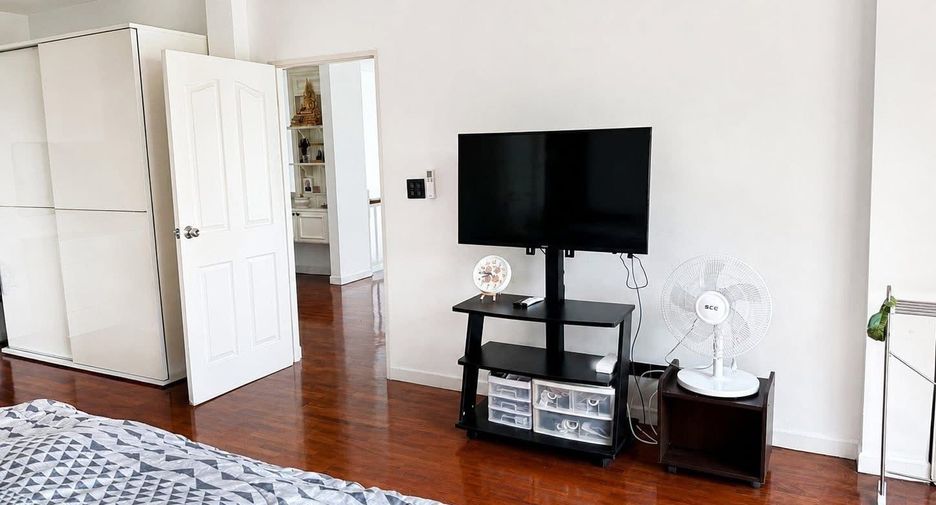 For rent 3 bedrooms house in Prawet, Bangkok