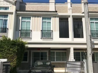 Reihenhaus zum Kauf und zur Miete mit 3 Zimmer in Prawet, Bangkok