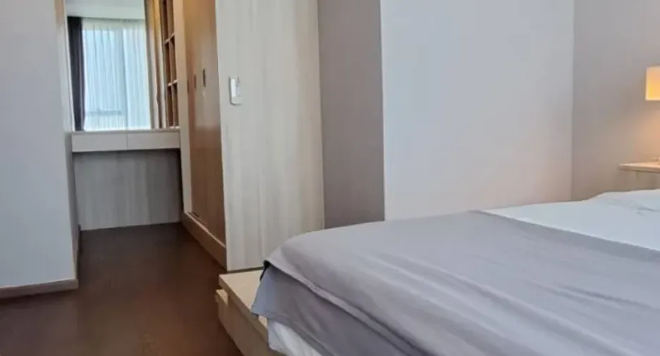 For sale 2 bedrooms condo in Khlong Toei, Bangkok