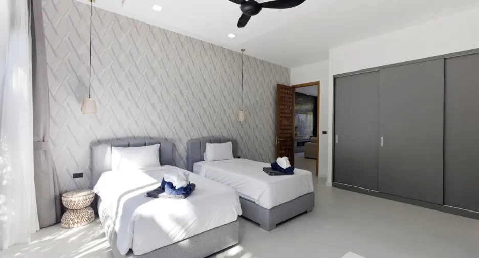 For rent 4 bedrooms villa in Mueang Phuket, Phuket