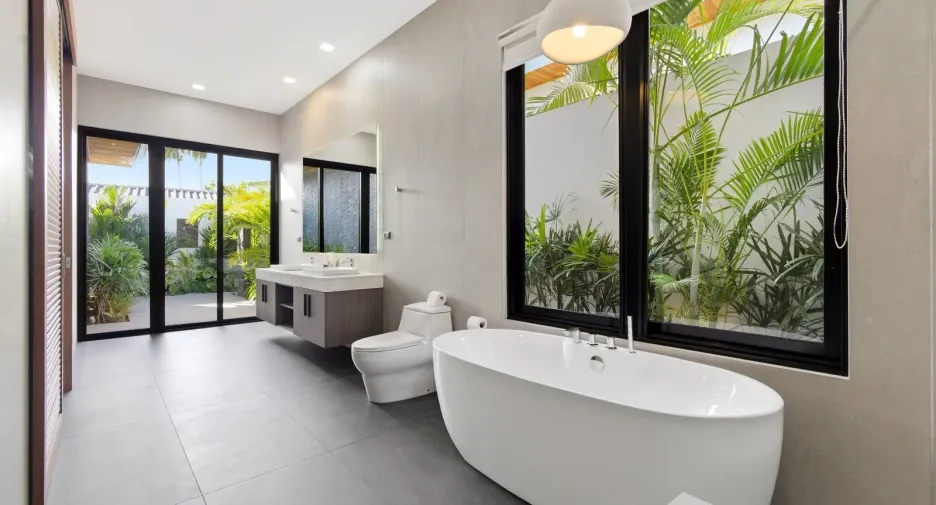 For rent 4 bedrooms villa in Mueang Phuket, Phuket