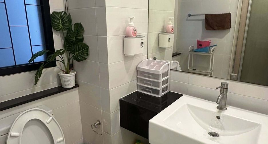 For rent 1 bed condo in Huai Khwang, Bangkok