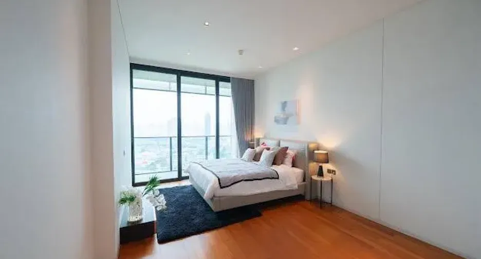 For rent 2 bedrooms condo in Khlong San, Bangkok